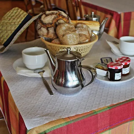 Residencial Pinho Bed & Breakfast *