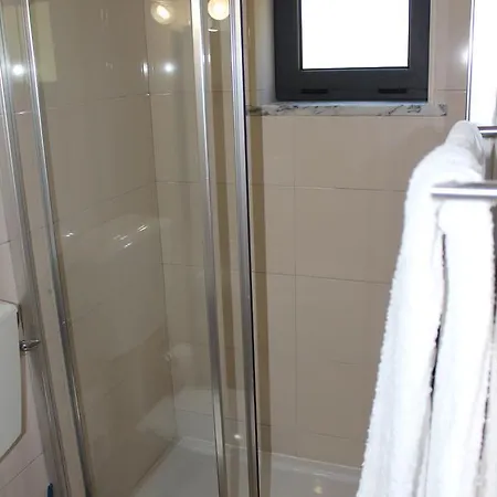 Residencial Pinho Bed & Breakfast *
